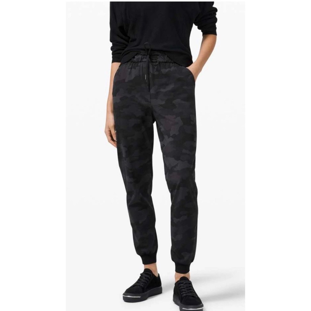 Lululemon On the Fly Jogger 28 Heritage 365 Camo Deep Coal Multi Size 8